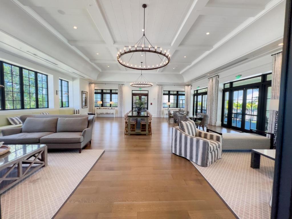 864 Sterling Pine Place, Loxahatchee