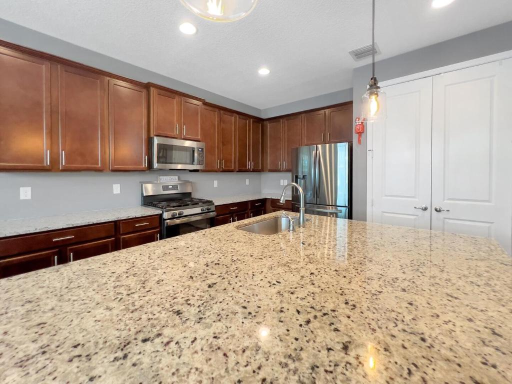 864 Sterling Pine Place, Loxahatchee