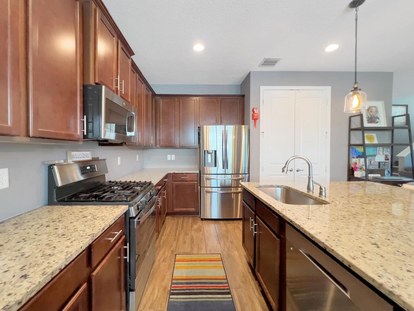 864 Sterling Pine Place, Loxahatchee