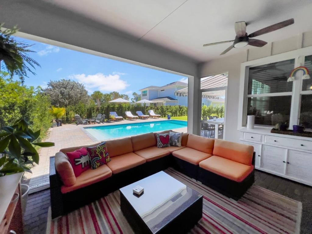 864 Sterling Pine Place, Loxahatchee