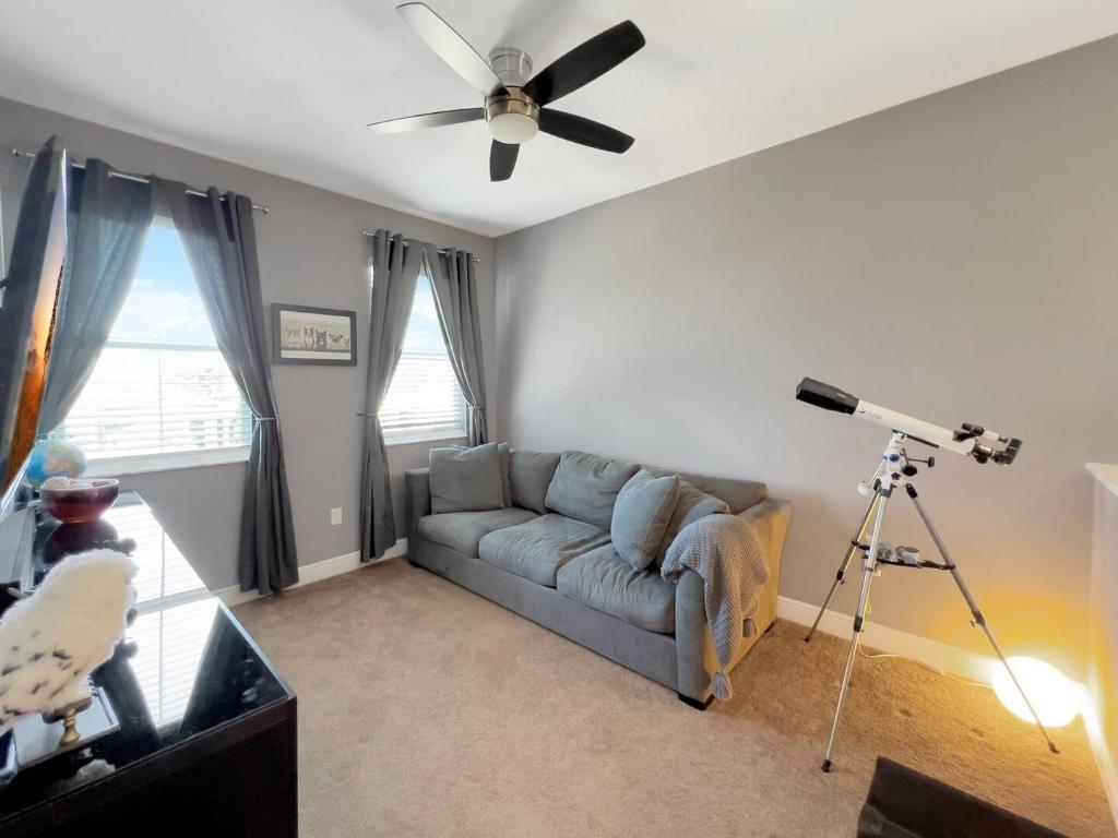 864 Sterling Pine Place, Loxahatchee