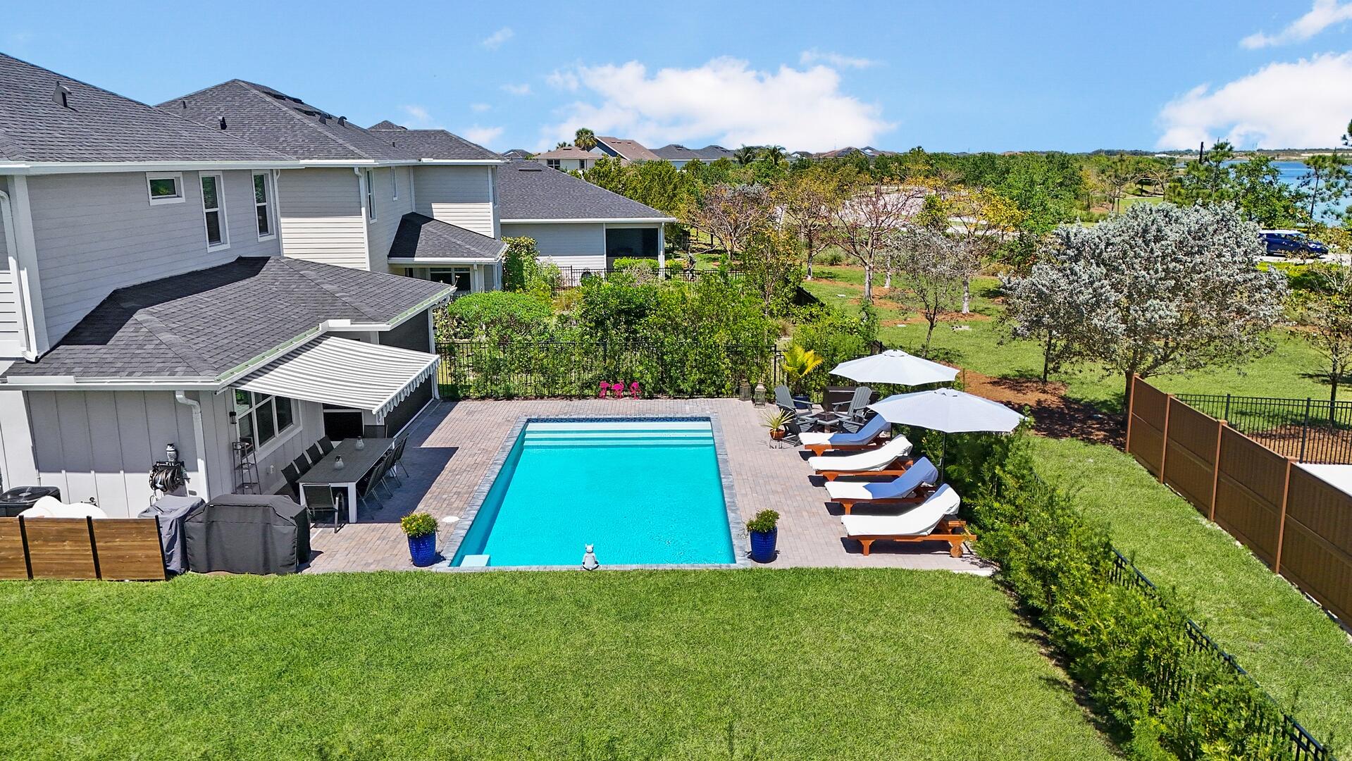 864 Sterling Pine Place, Loxahatchee