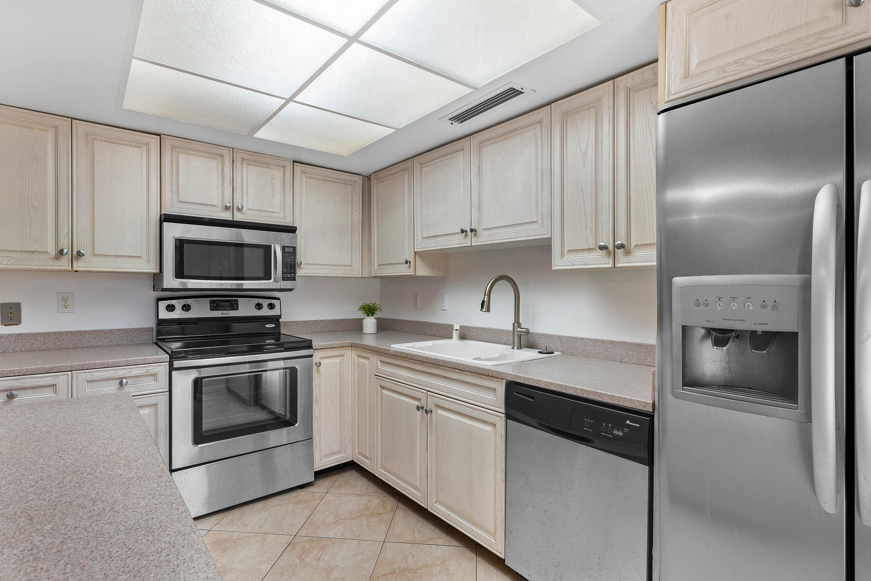 4 Atrium Circle A, Atlantis Unit: A