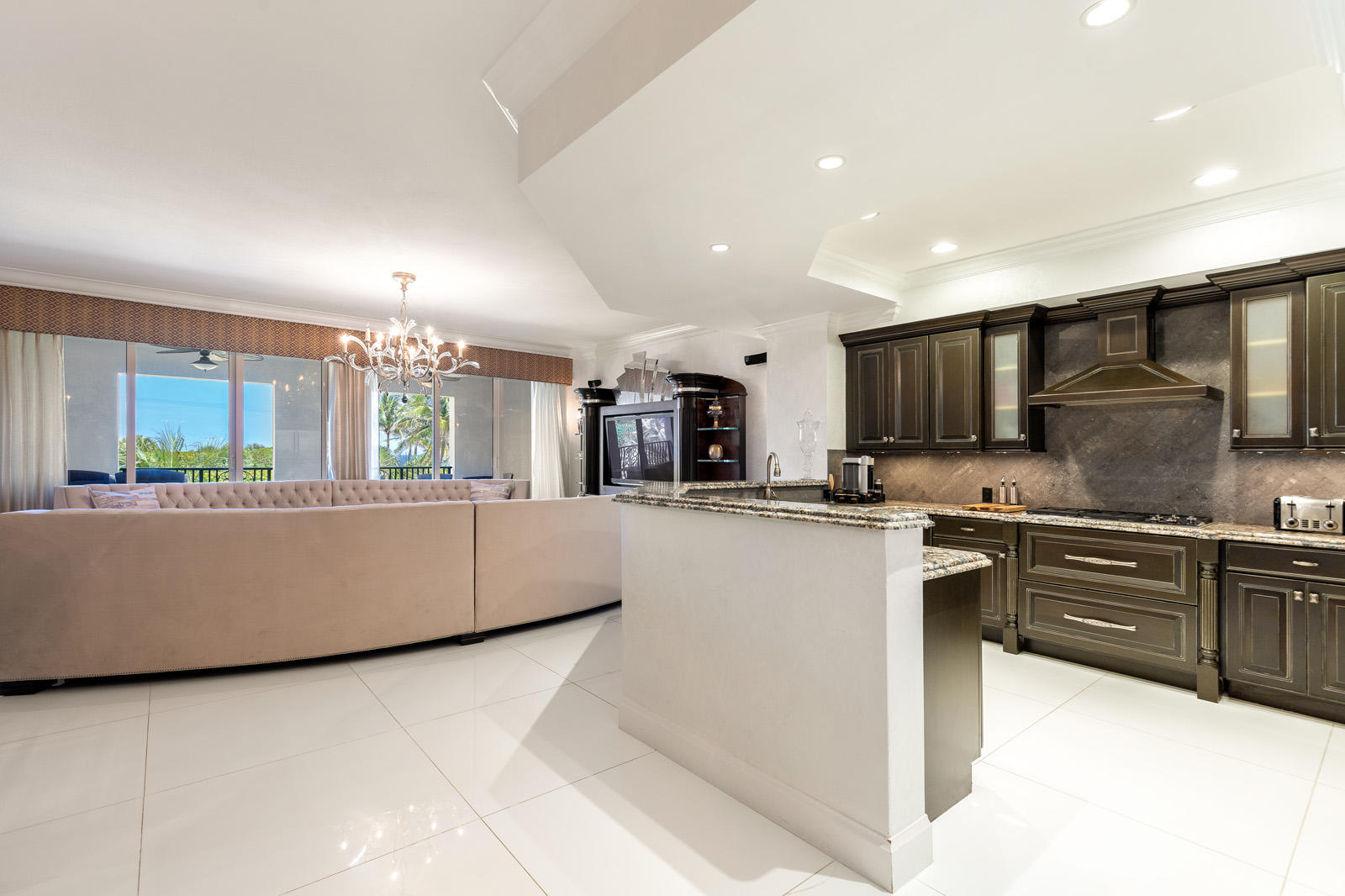 1 N Ocean Boulevard 305