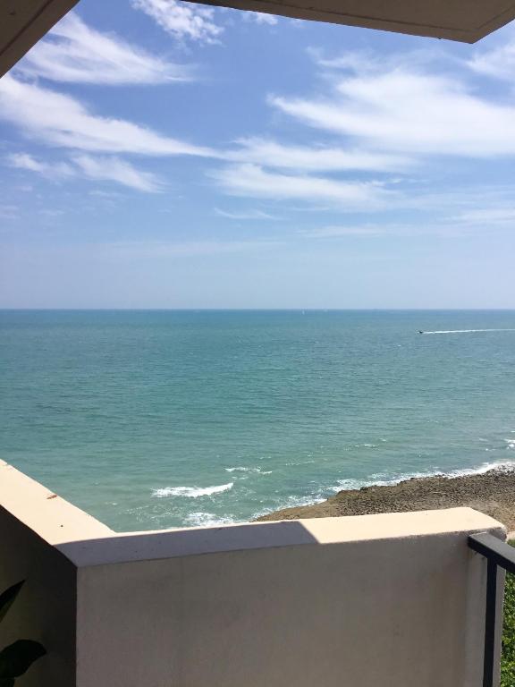 4200 N Ocean Drive 1-902