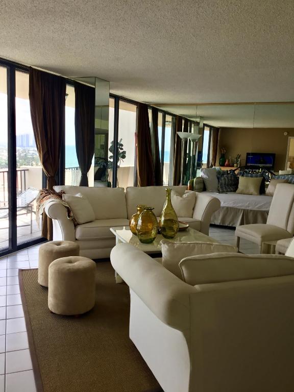 4200 N Ocean Drive 1-902