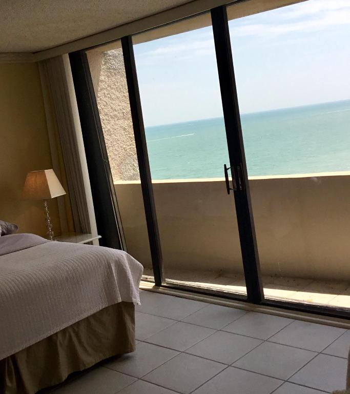 4200 N Ocean Drive 1-902