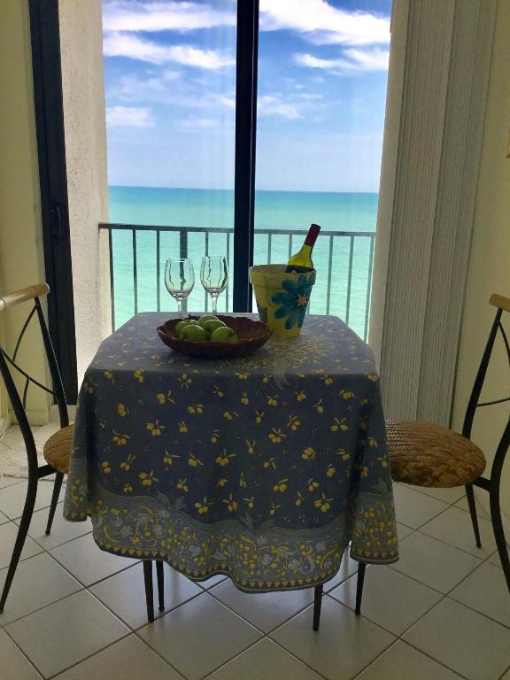 4200 N Ocean Drive 1-902