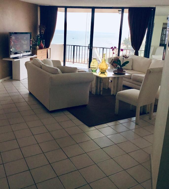 4200 N Ocean Drive 1-902