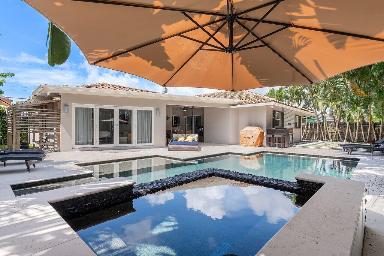 855 Berkeley Street ()