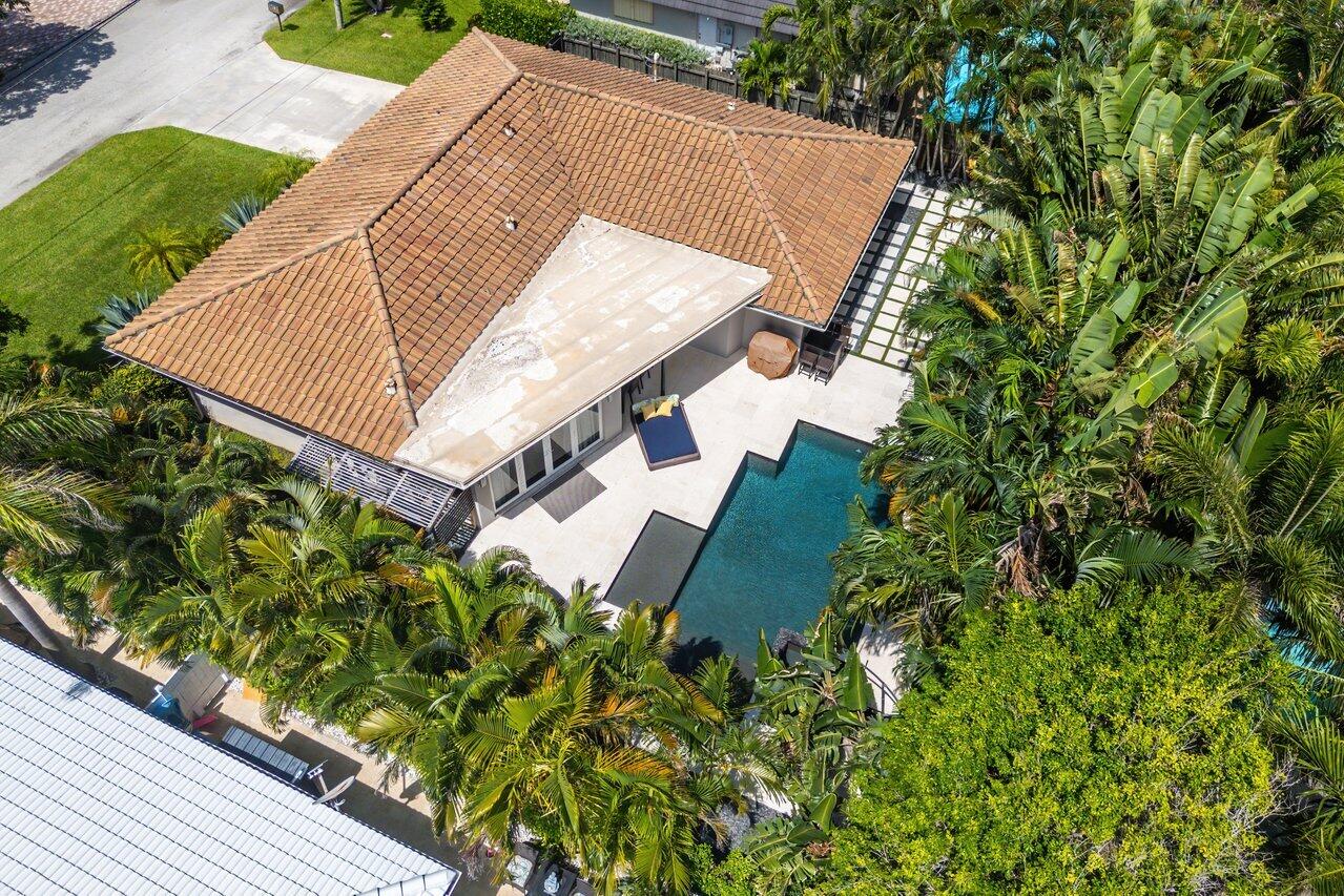 855 Berkeley Street ()