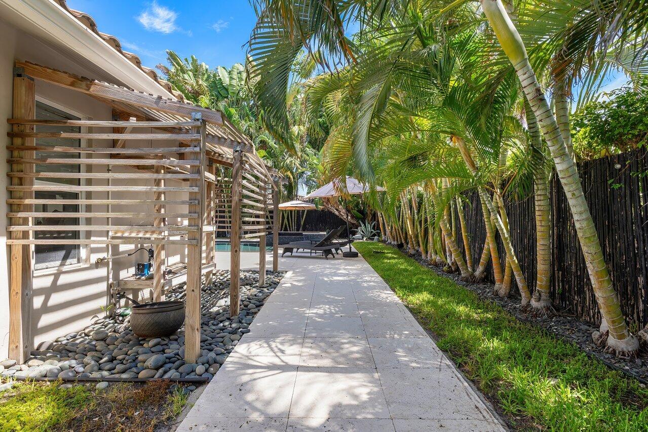 855 Berkeley Street ()