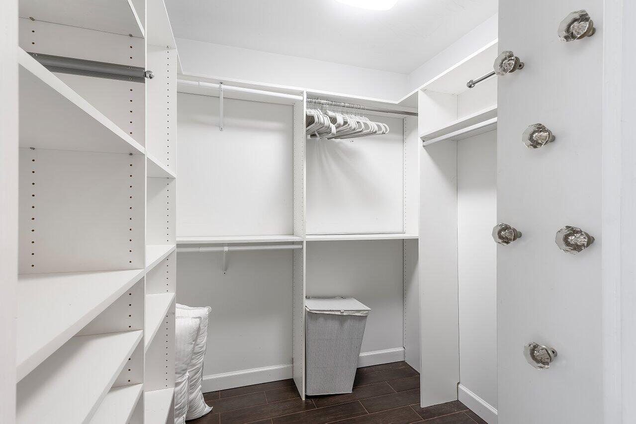 855 Berkeley Street ()