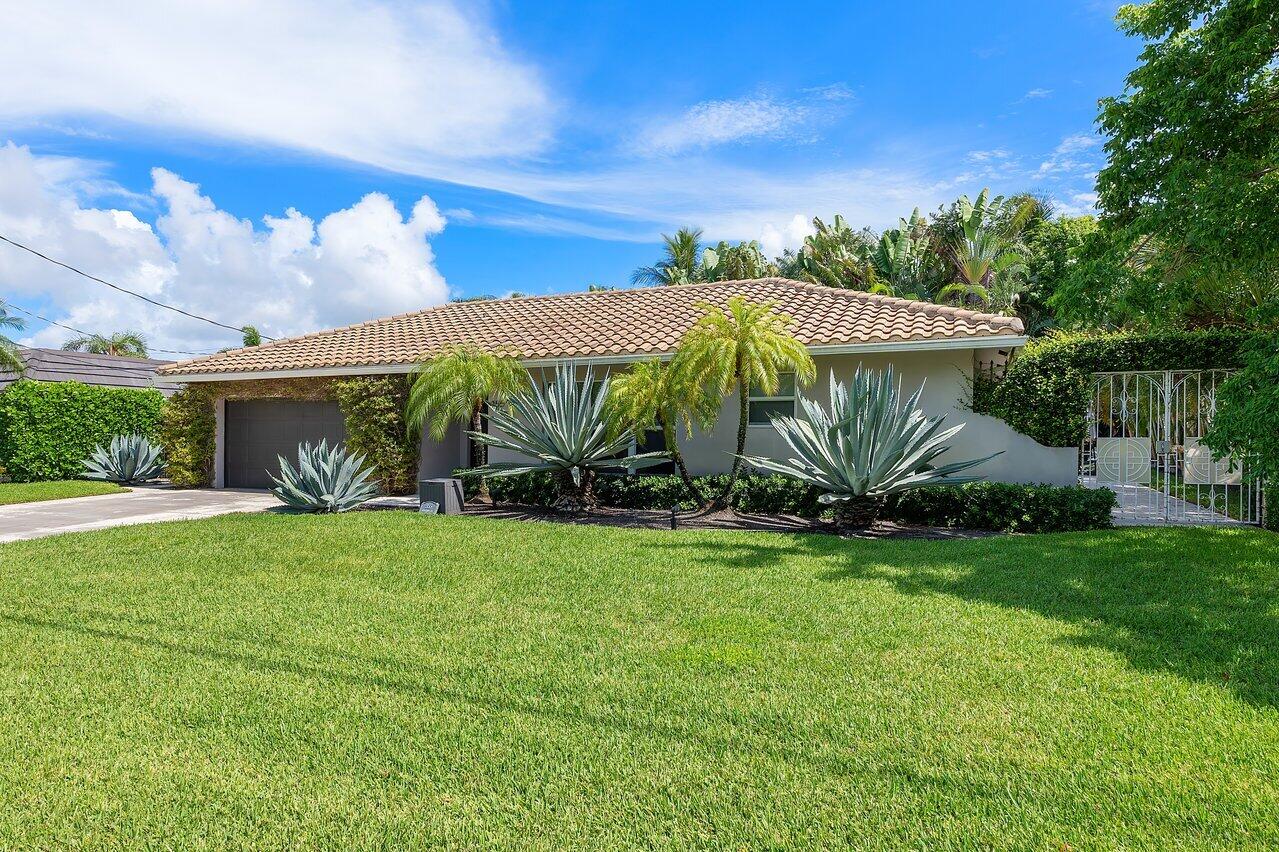 855 Berkeley Street ()