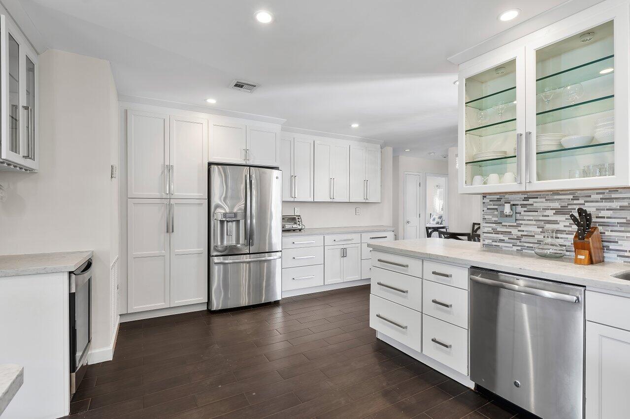 855 Berkeley Street ()