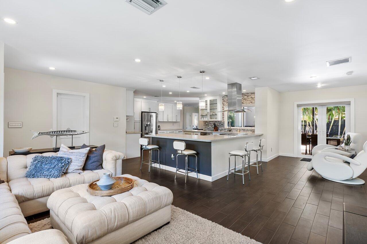 855 Berkeley Street ()