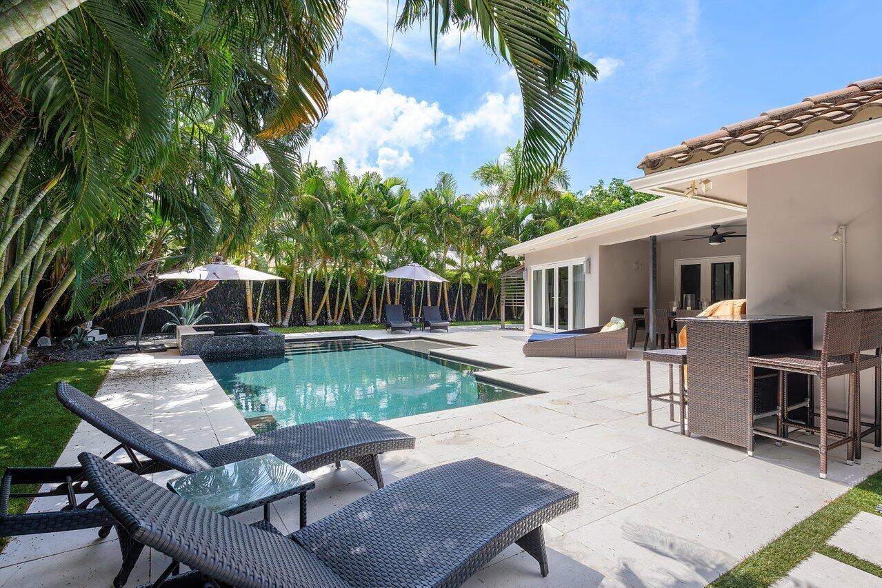 855 Berkeley Street ()