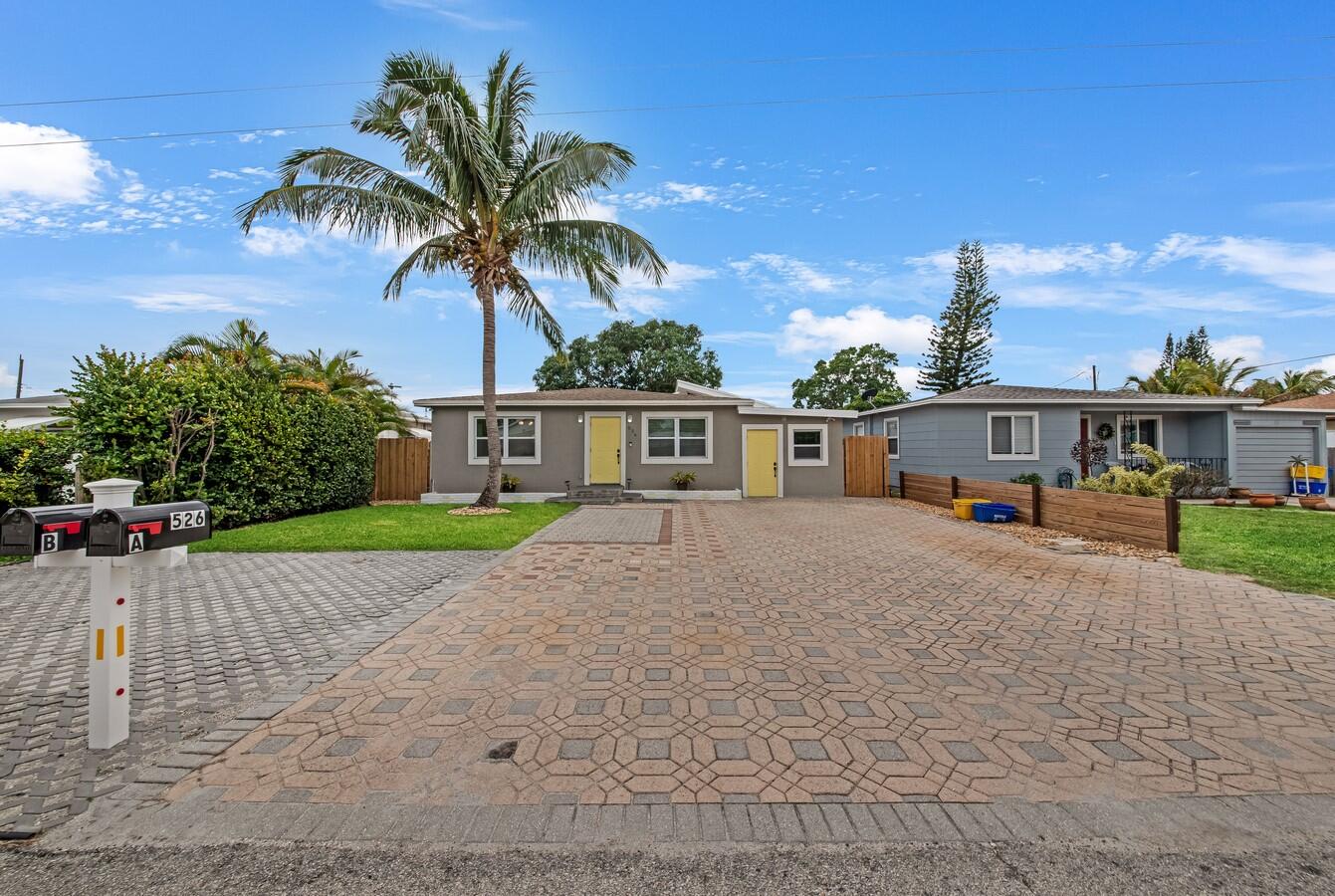 526 W Perry Street B, Lantana Unit: B