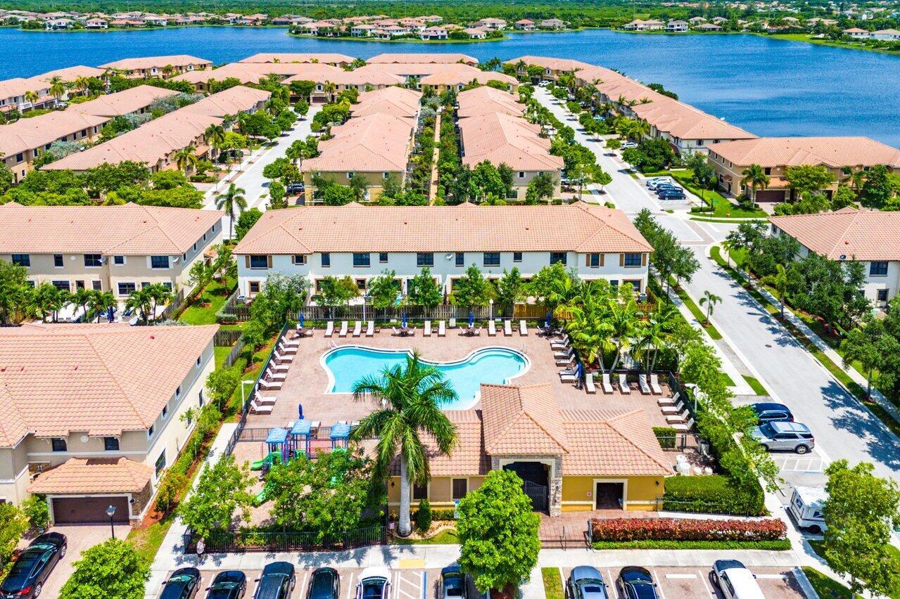 9571 Town Parc Circle S