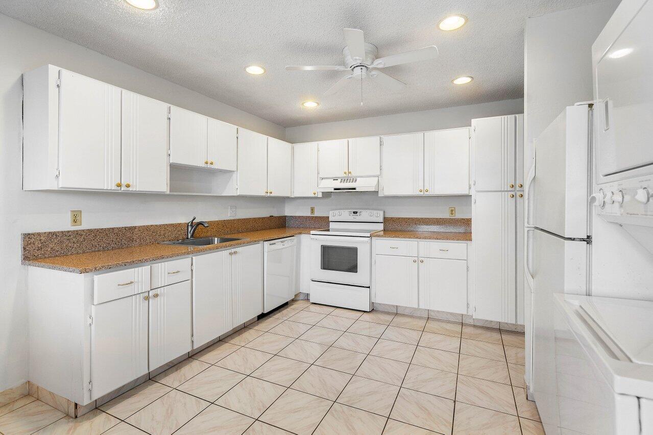 1341 NW 20th Avenue 204