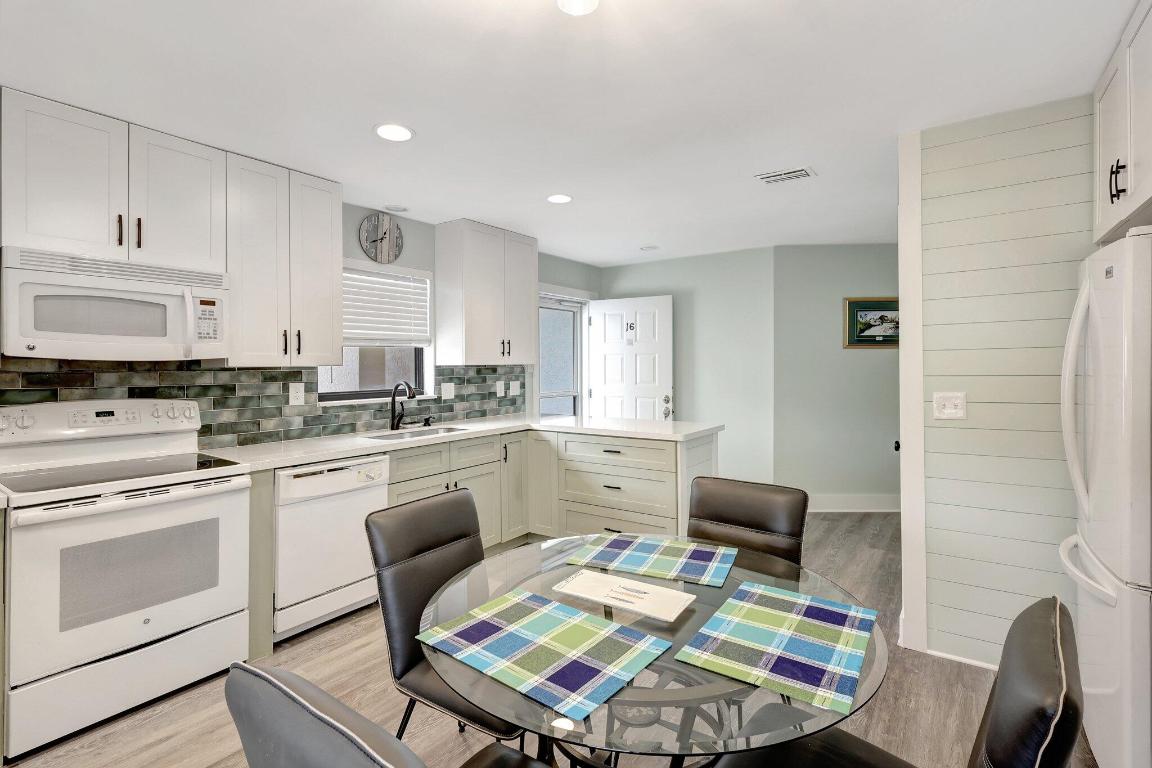 6142 SE Landing Way 16, Stuart Unit: 16