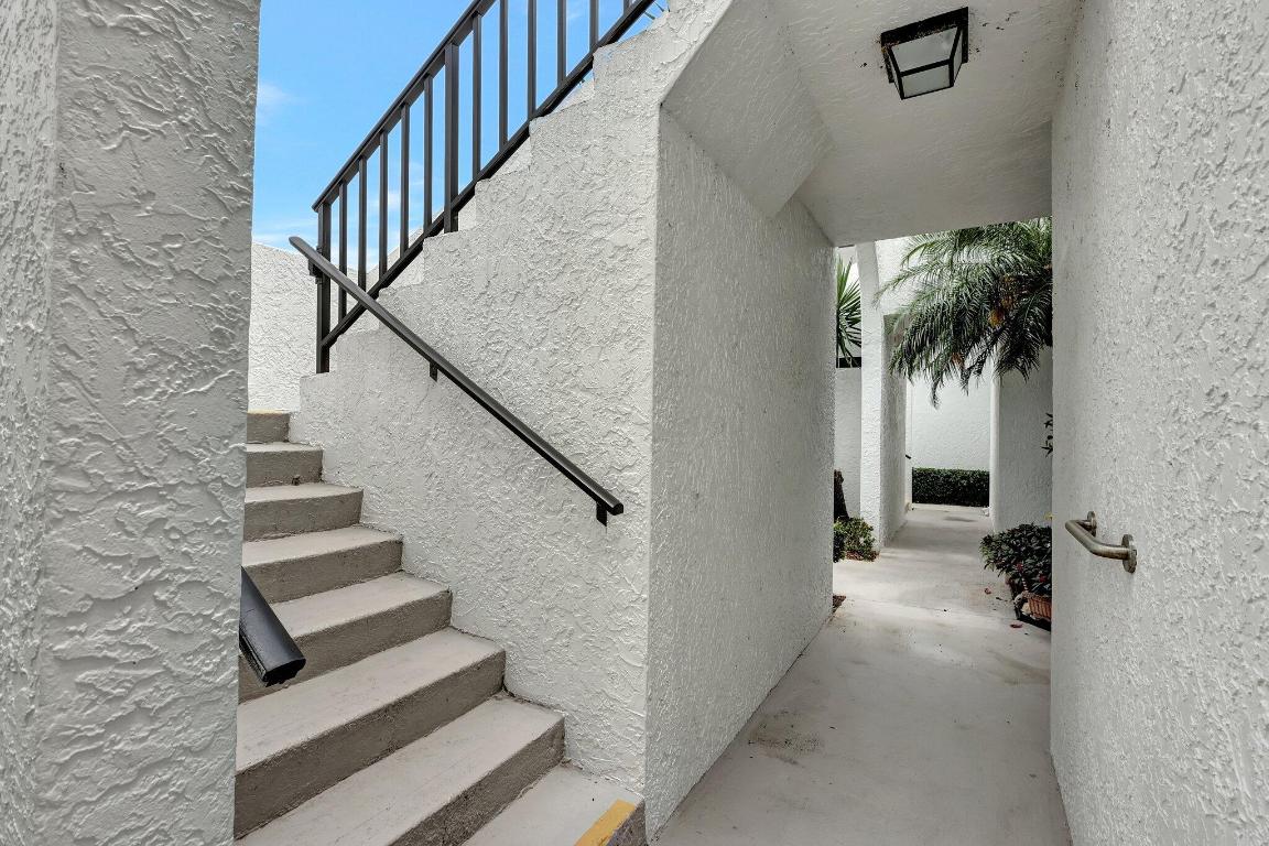 6142 SE Landing Way 16, Stuart Unit: 16