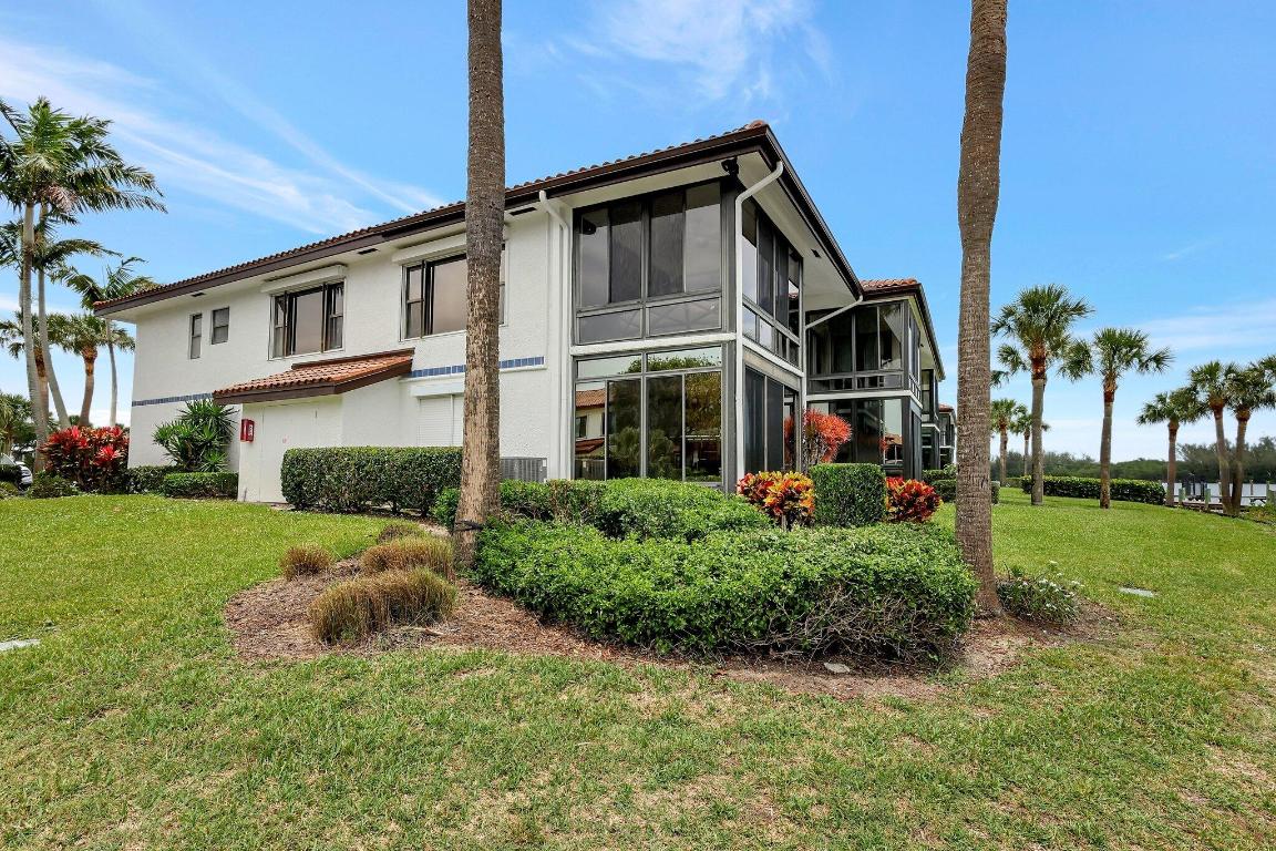 6142 SE Landing Way 16, Stuart Unit: 16