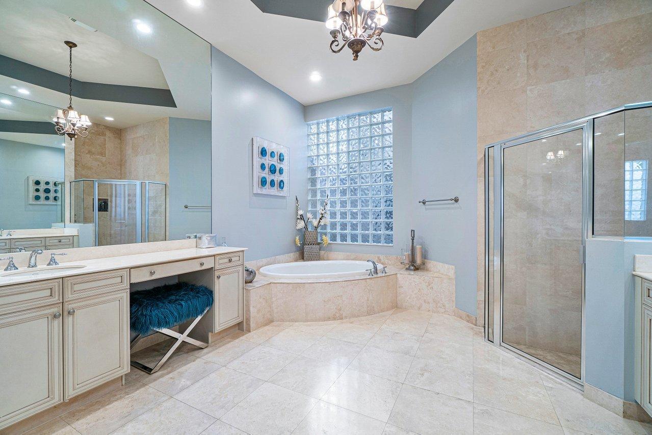 17771 Lake Azure Way