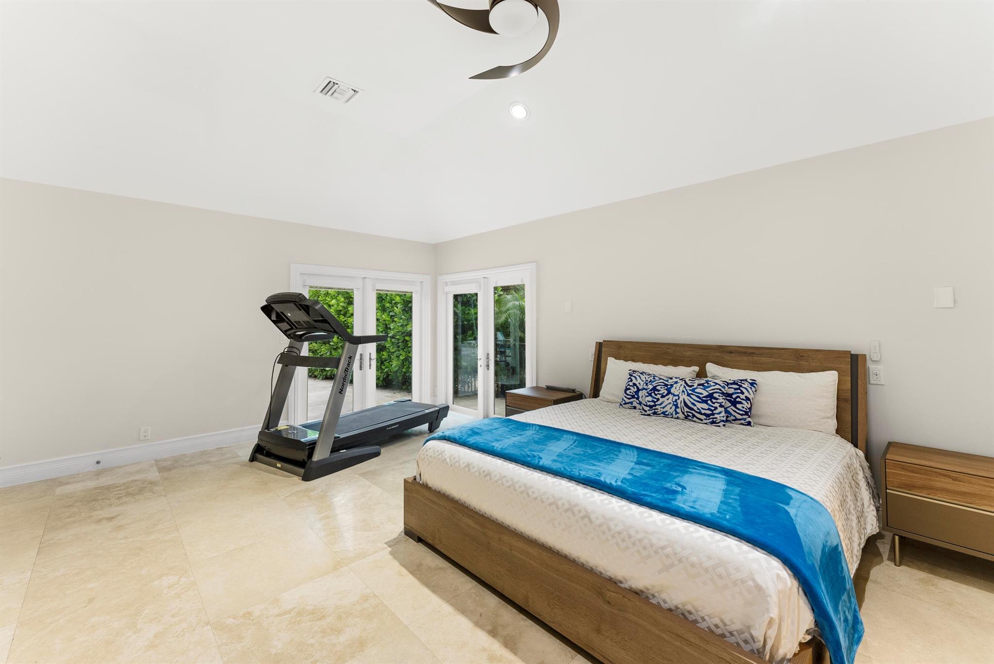 915 Parkside Circle N