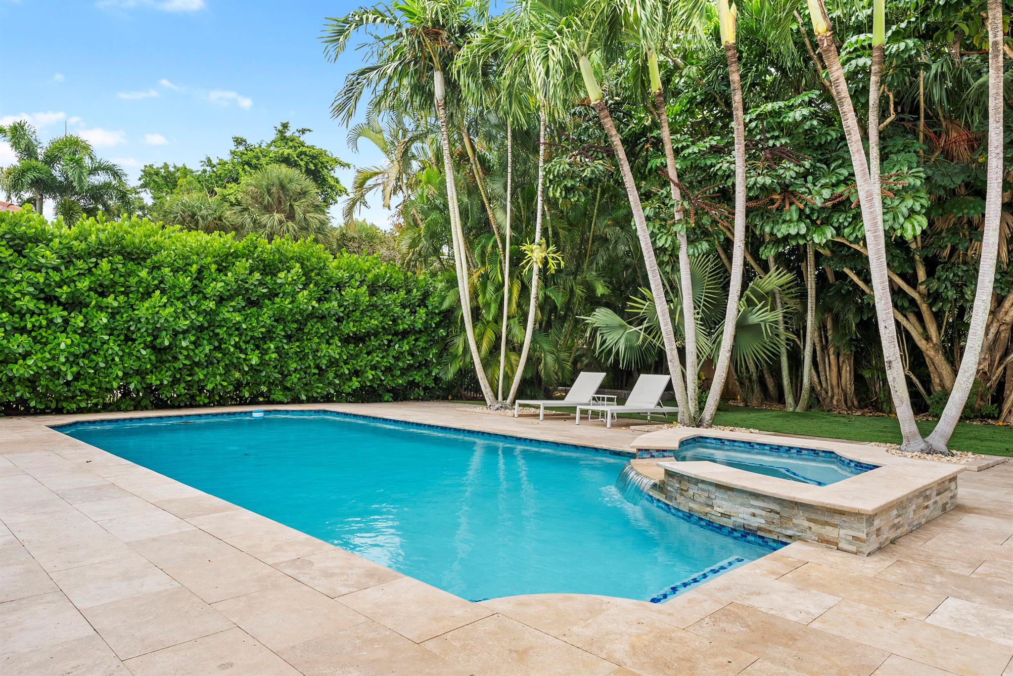 915 Parkside Circle N