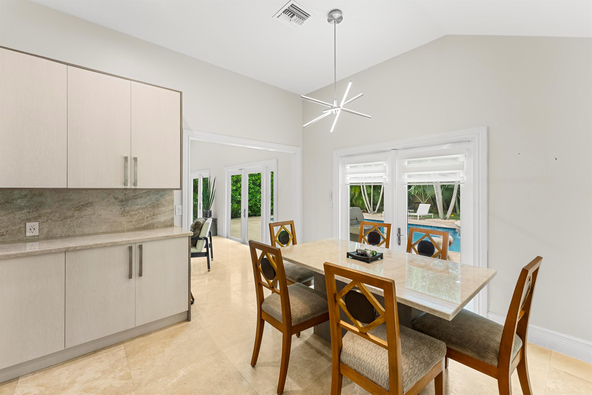 915 Parkside Circle N