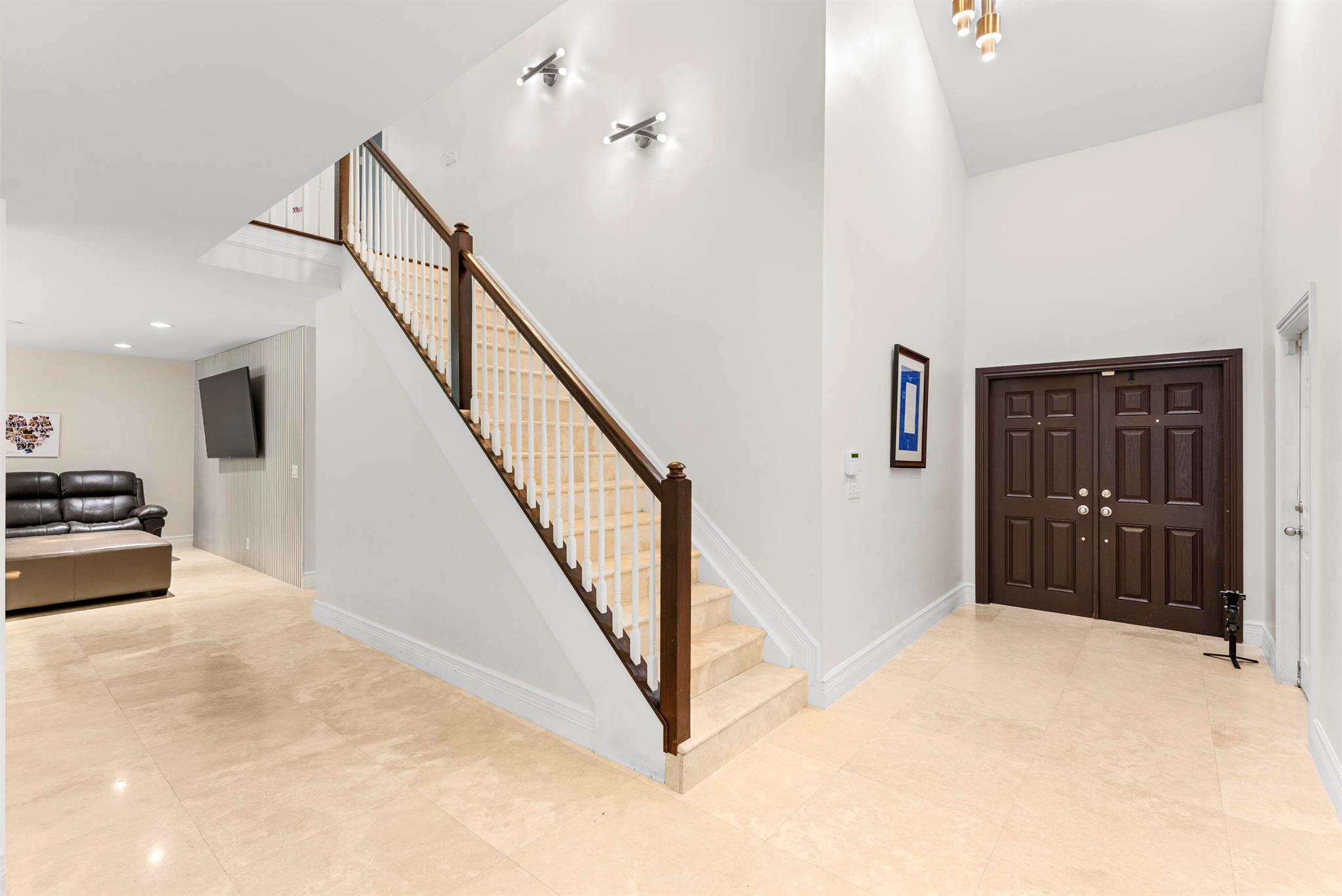 915 Parkside Circle N