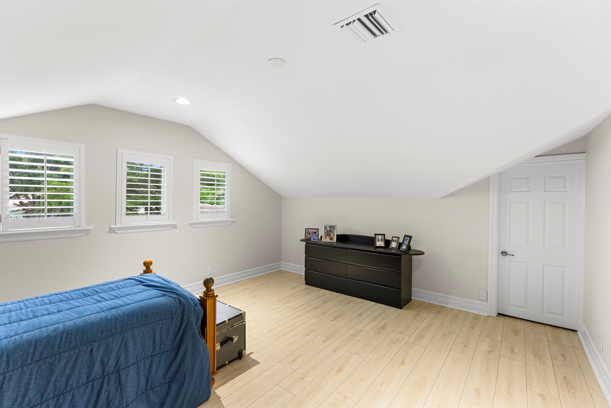 915 Parkside Circle N