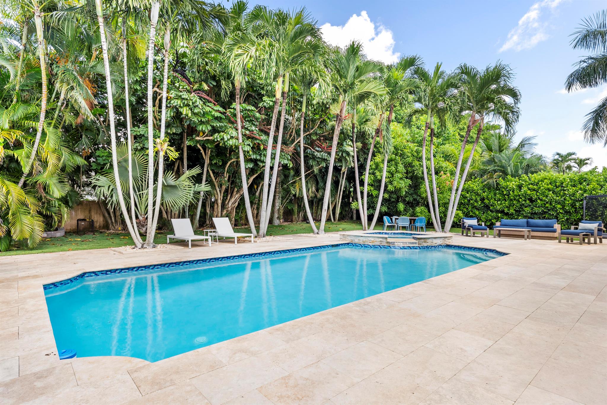 915 Parkside Circle N