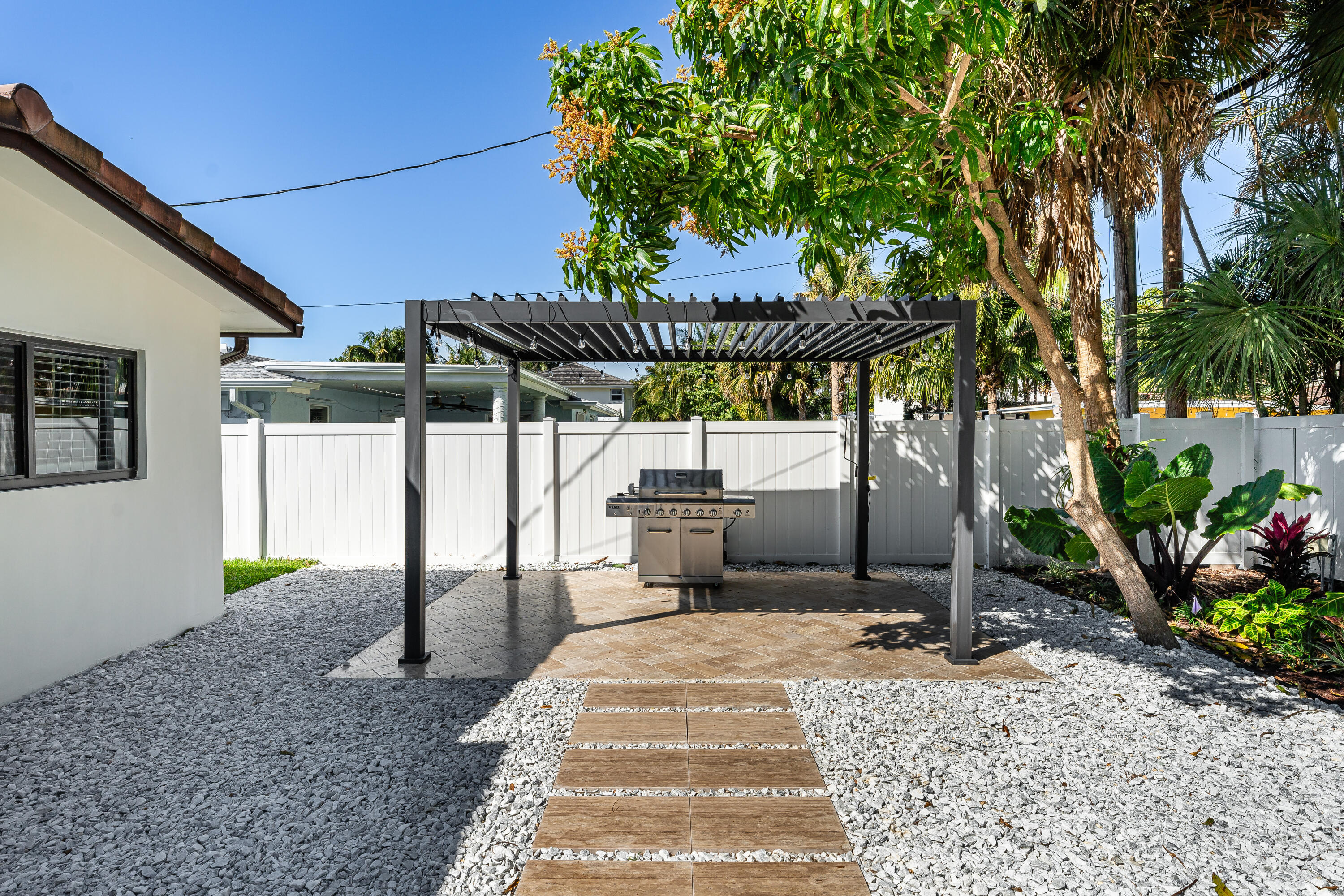 739 NW 7th Street