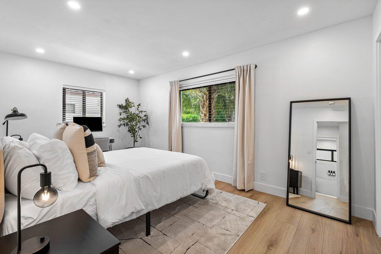 739 NW 7th Street