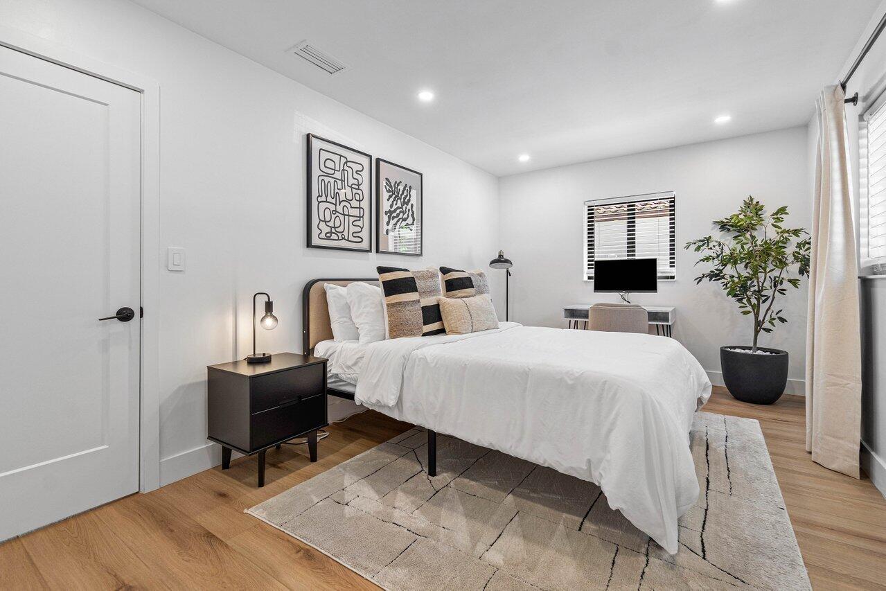 739 NW 7th Street