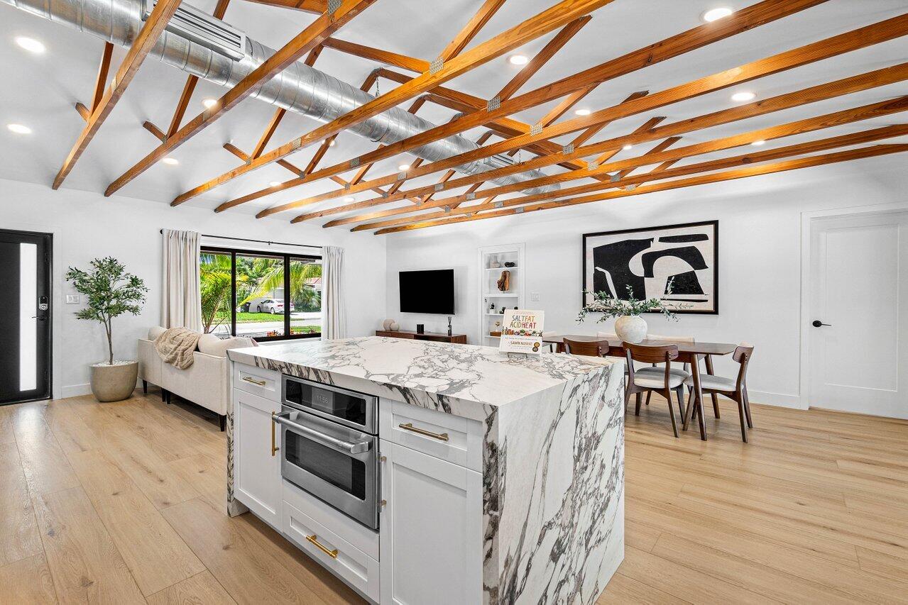 739 NW 7th Street