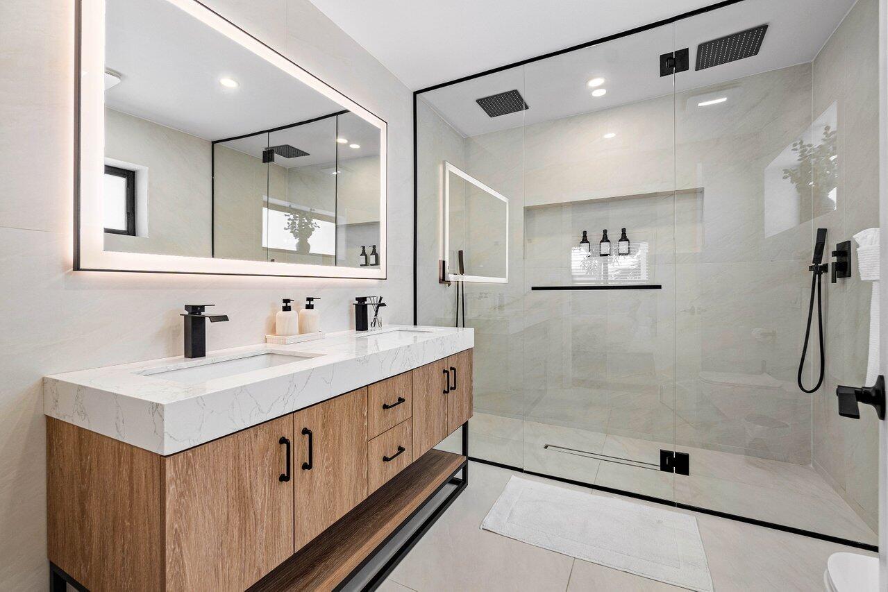 739 NW 7th Street