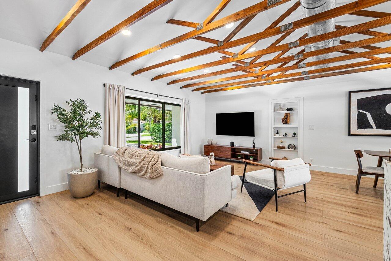 739 NW 7th Street