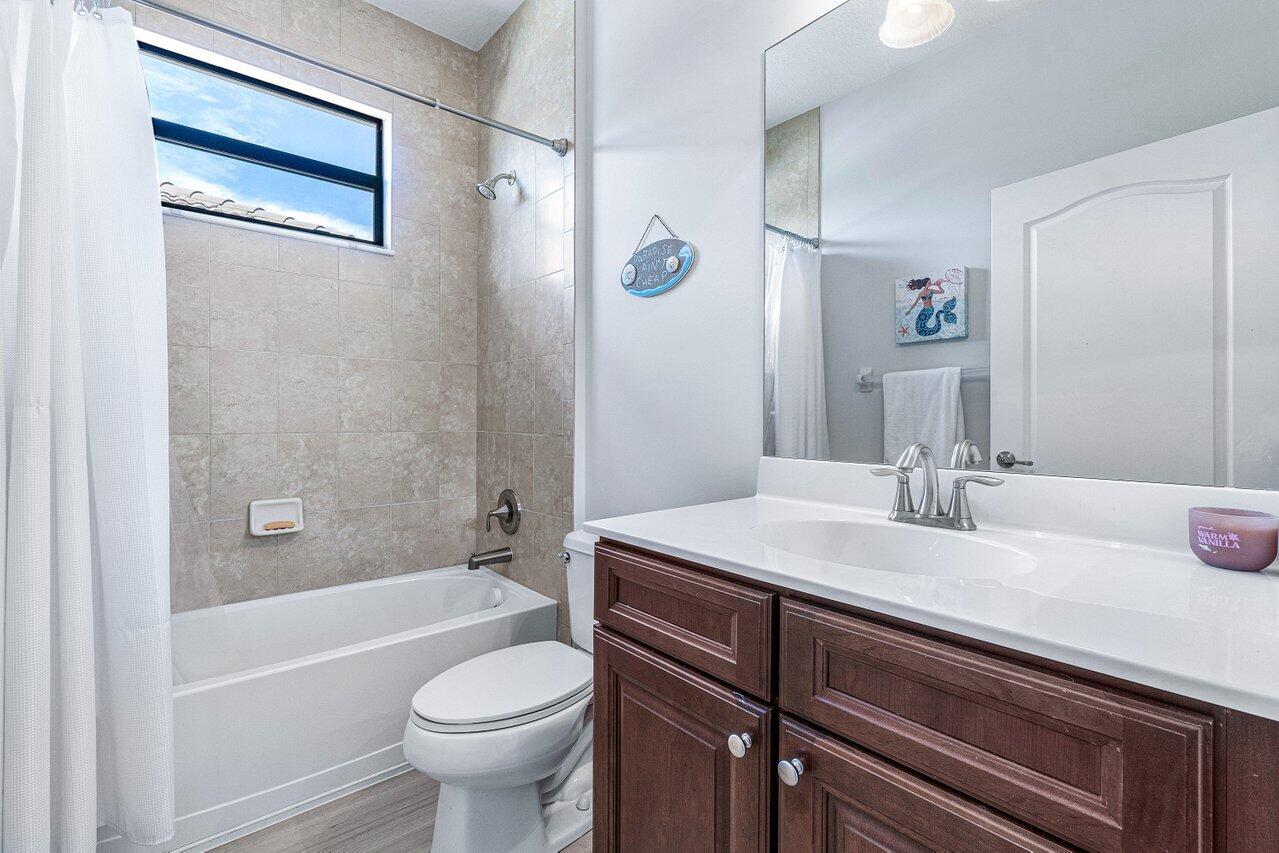 15703 Glencrest Avenue