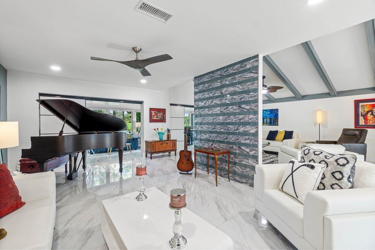 28 Woods Lane