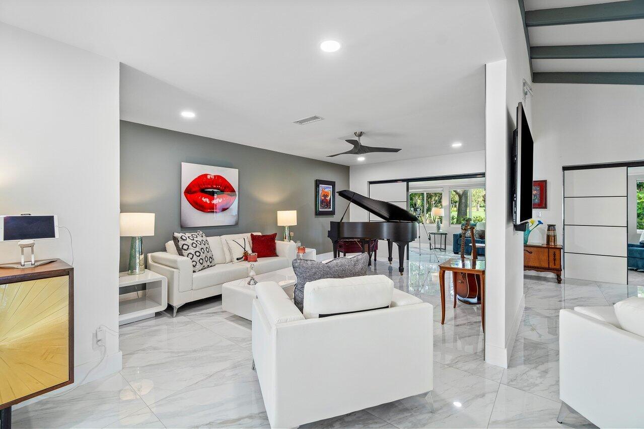 28 Woods Lane