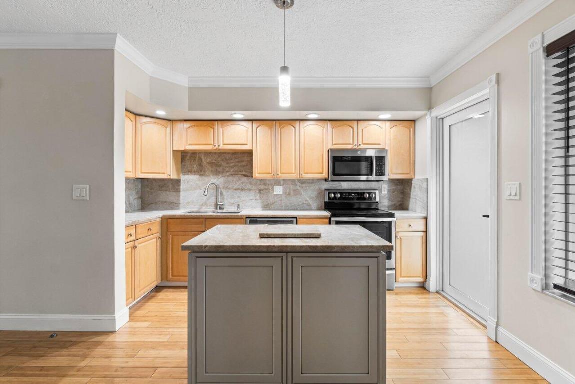 712 NE 23rd Avenue, Pompano Beach