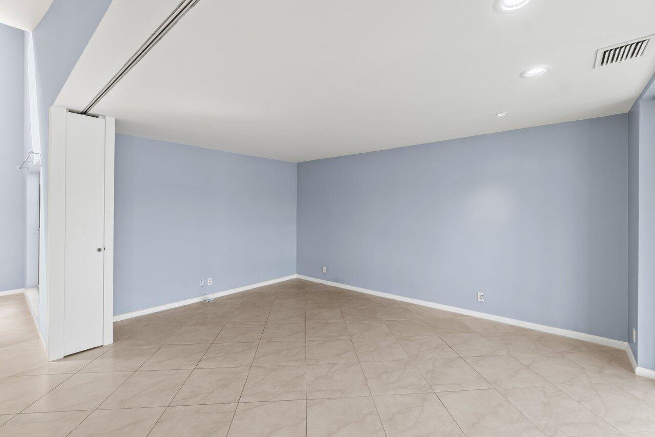 23 Eastgate Drive B