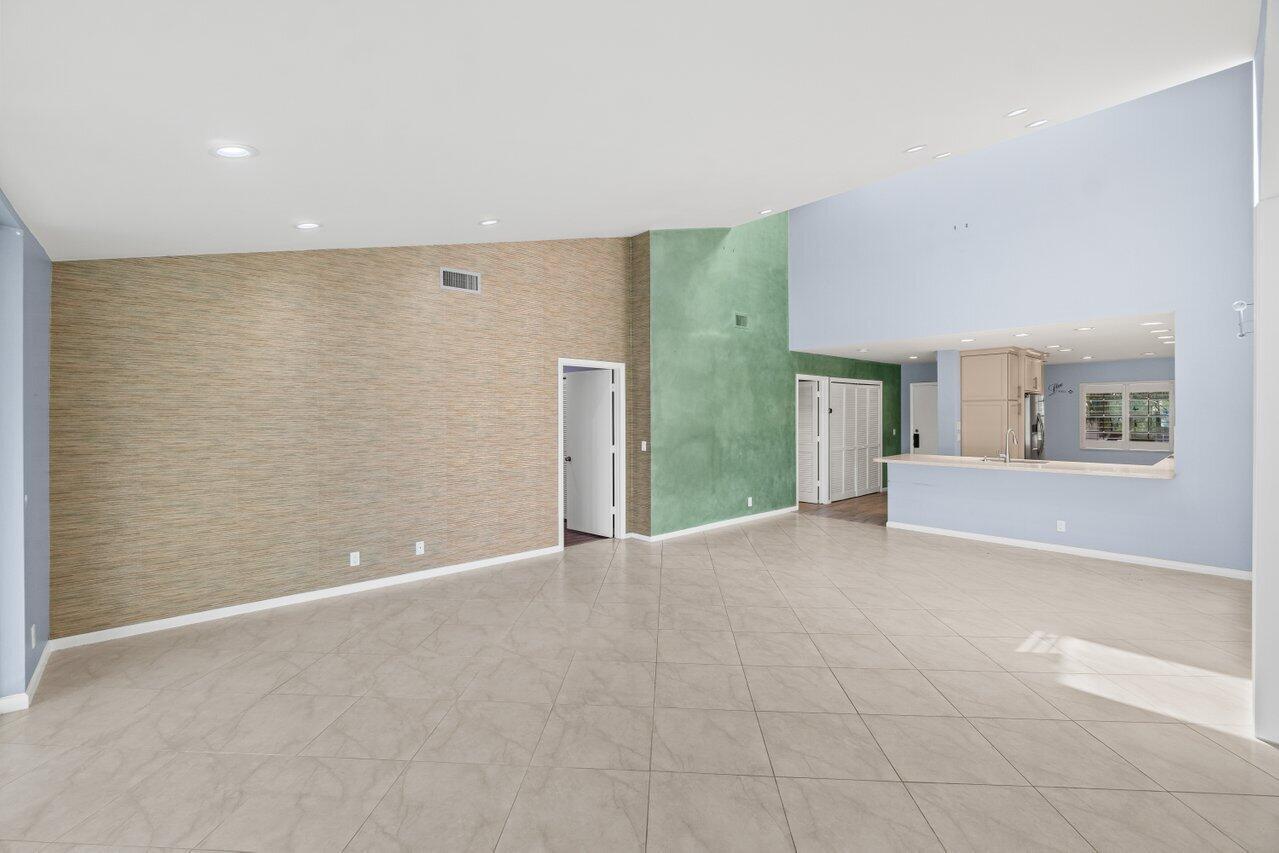 23 Eastgate Drive B