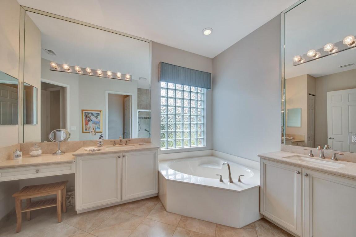 9867 Bluefield Drive, Boynton Beach