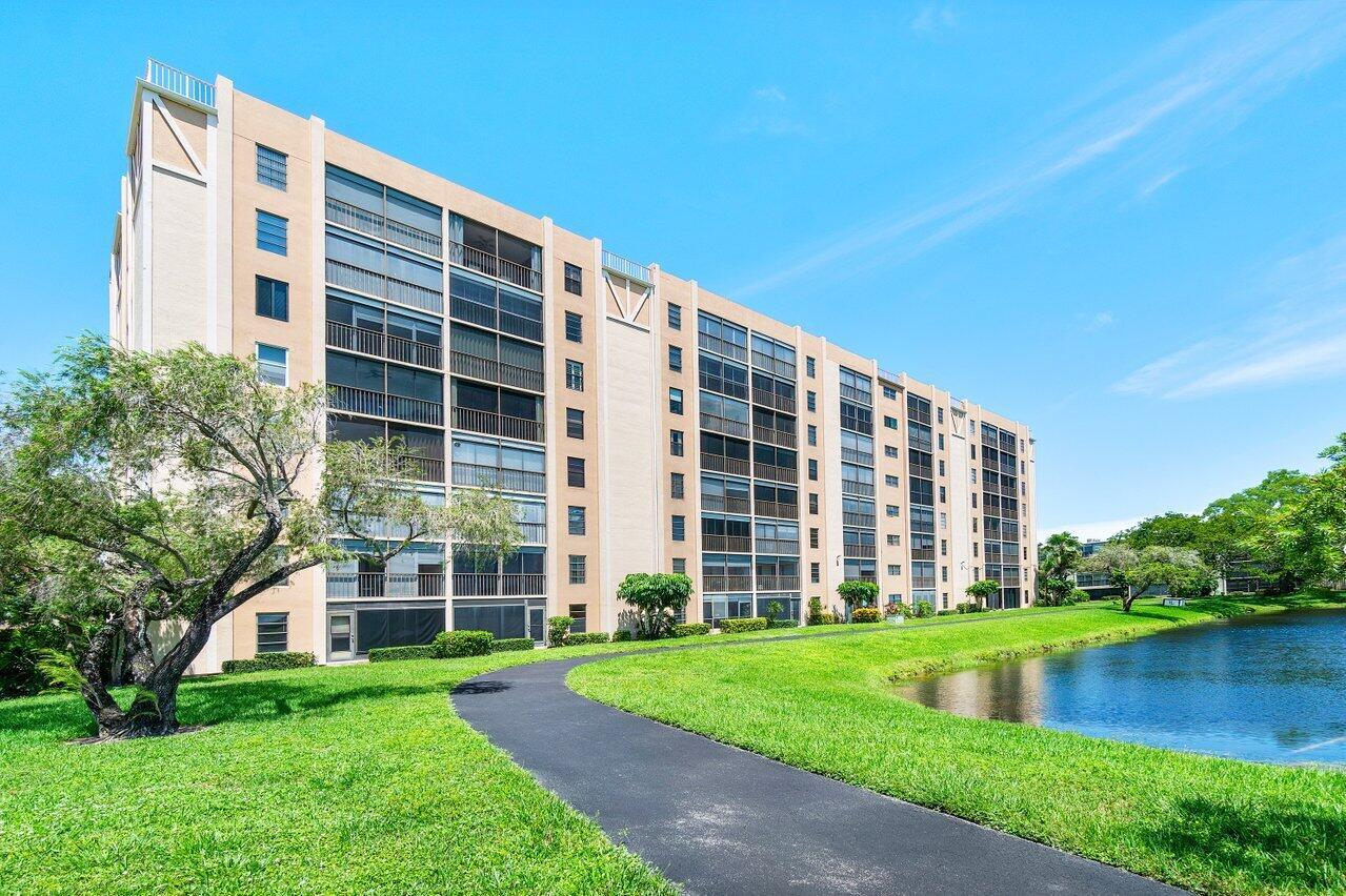 6866 Huntington Lane 205