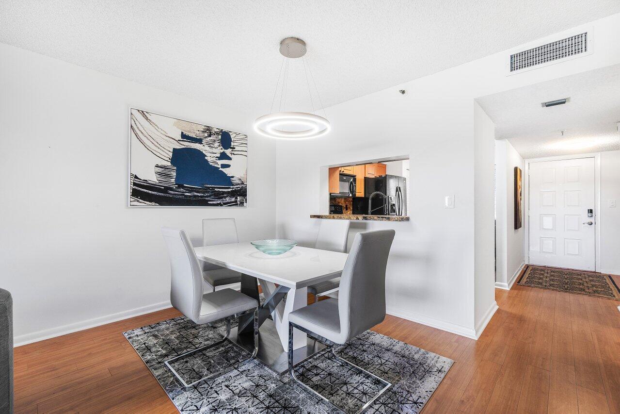 6866 Huntington Lane 205