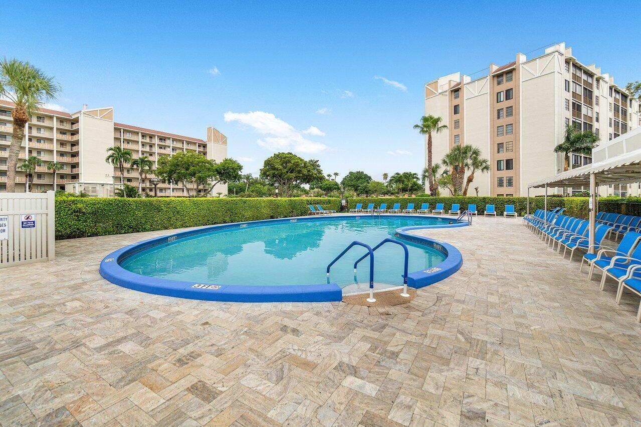 6866 Huntington Lane 205